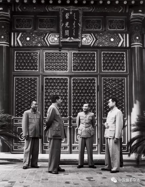 ë󶫡¡ܶϺϹ1954  